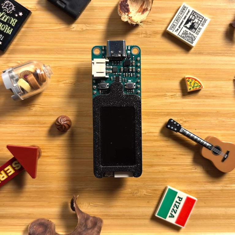 FoBE Quill nRF52840 Mesh development board with 1.14-inch color display and LoRa antenna